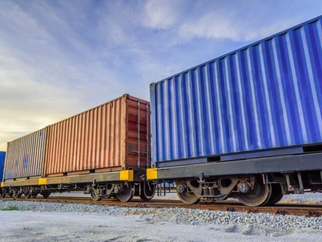 container-freight-train_60434-8-640x480.jpg